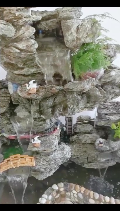 院子里的假山瀑布    假山鱼池设计   别墅庭院设计