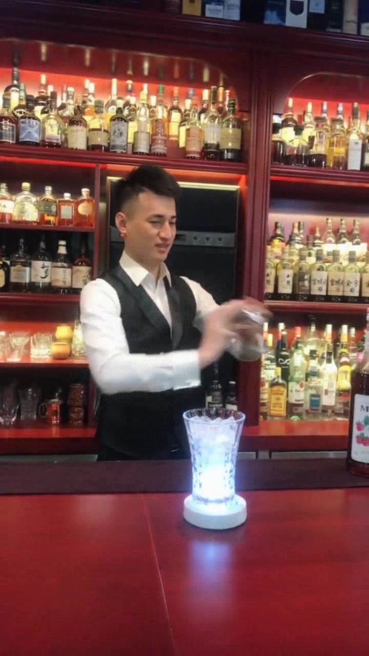 鸡尾酒“红眼”,这么奇特的名字,味道注定也是不一般