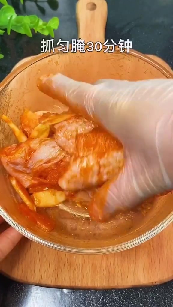 又脆又香的炸鸡块……脆脆的皮是最难的哦,学学吧