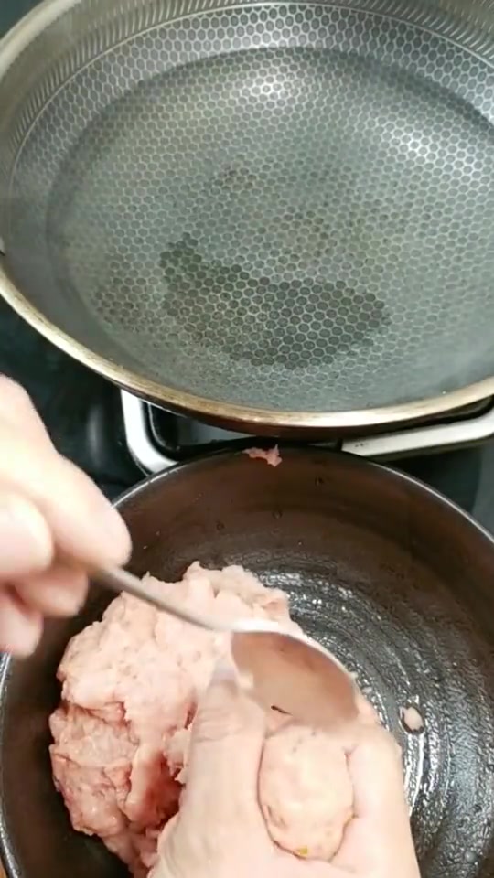 家常汆丸子的做法,你学会了嘛