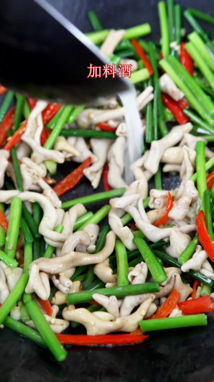 炒鸡下饭菜——香辣韭苔炒鸭肠!