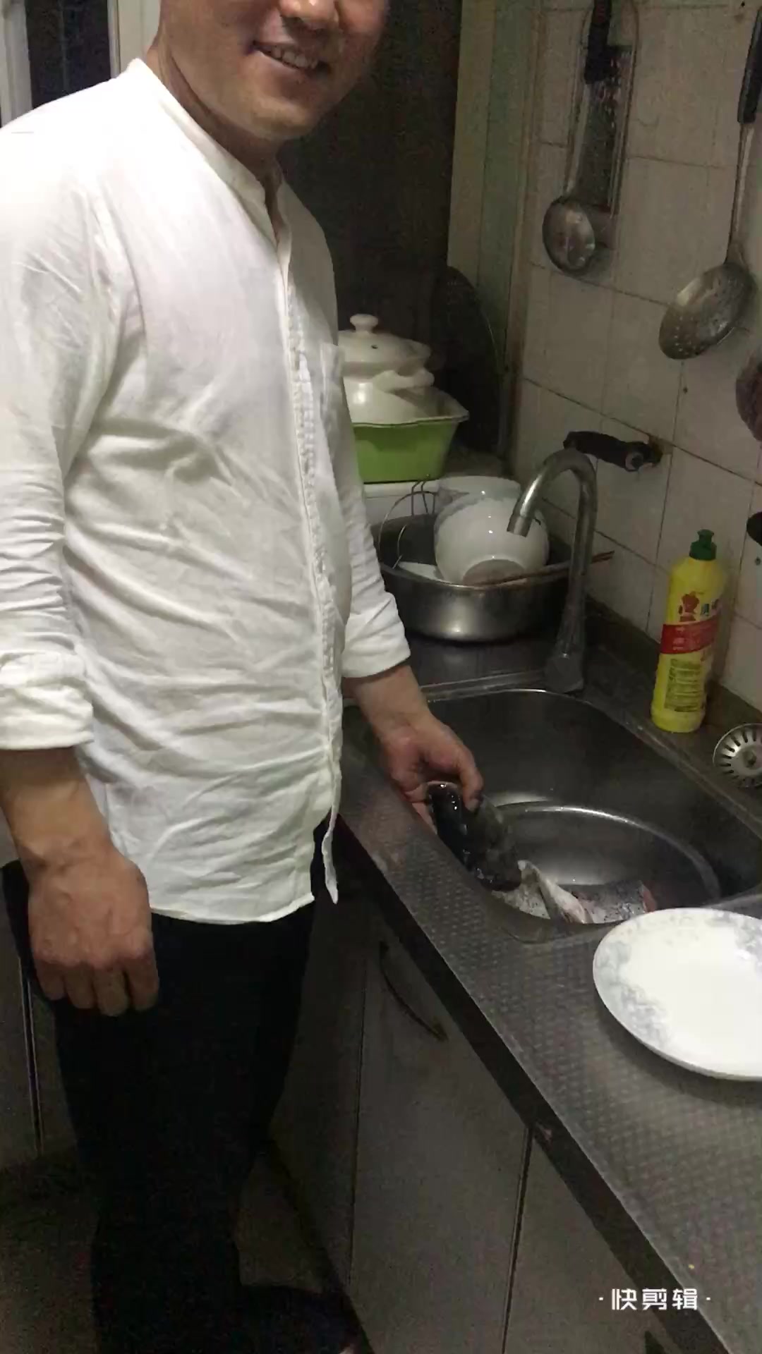 家常鱼头泡饼,做完真的很好吃,家人都说很美味,又鲜又香