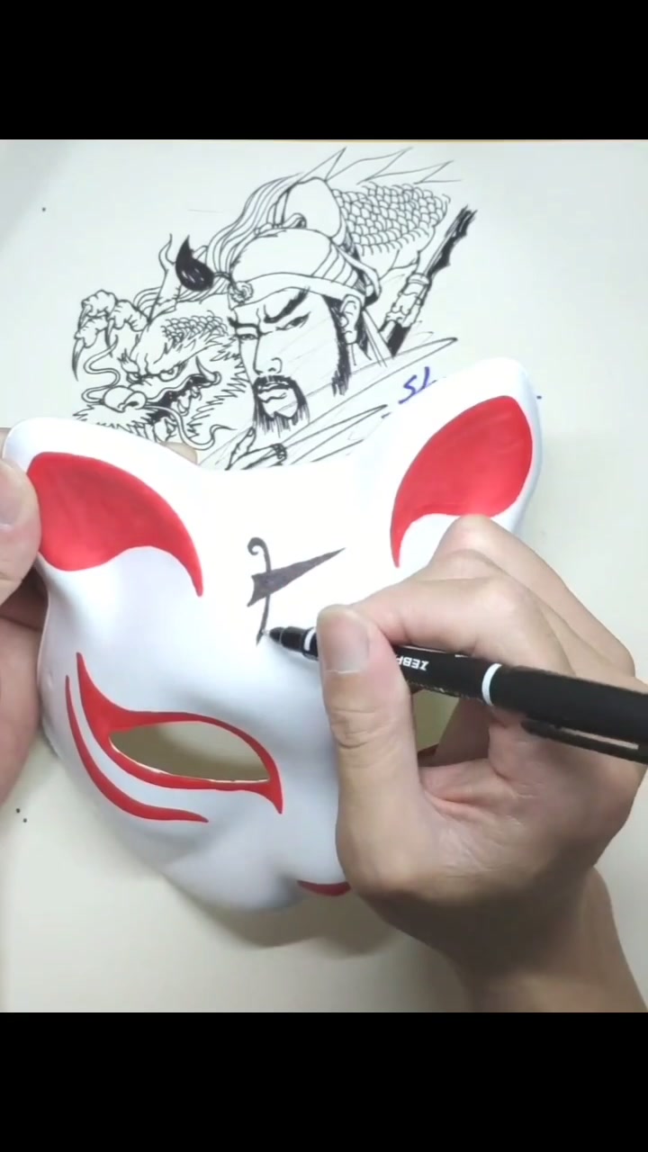 画在面具上的双鱼座