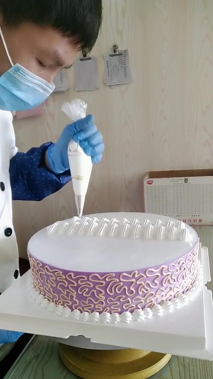 师傅:我挤我挤我再挤,我点我点我再点……又是认真做蛋糕的一天