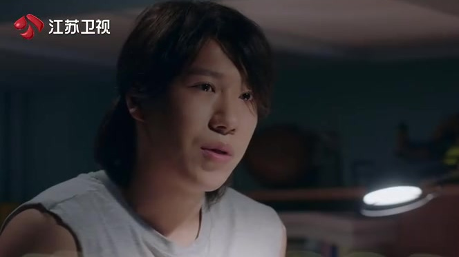 #电视剧冰糖炖雪梨# 明明两个人@吴倩 张新成 都想对方想到睡不着觉,却倔强地谁也不联系谁