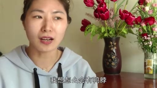 【武汉热心市民寄来十箱鸭脖 “天使”的心愿实现啦!】近日,江苏扬州高邮人民医院急诊科护师王