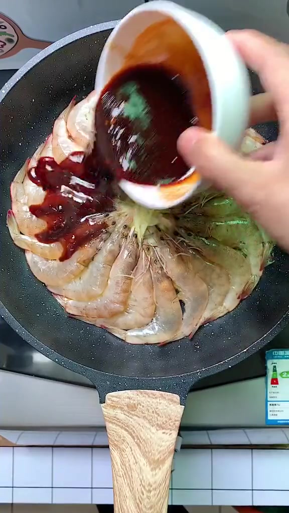 油焖大虾的家常做法,用简单的调料做出记忆里的味道