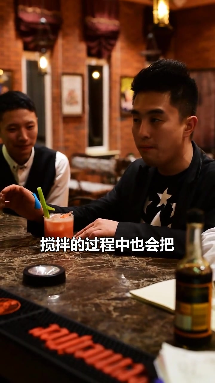番茄配西芹的鸡尾酒你喝过吗?不喝不知道,一喝就是惊喜