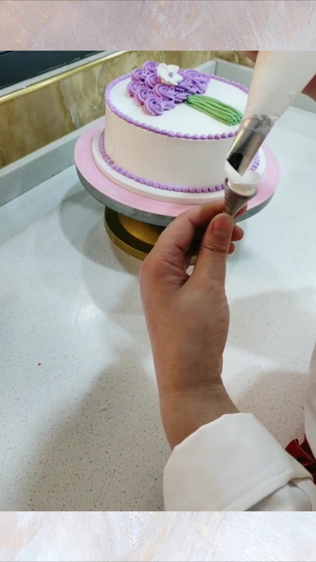 妈妈过生日,给她订做了这款蛋糕,感觉她一定很喜欢!