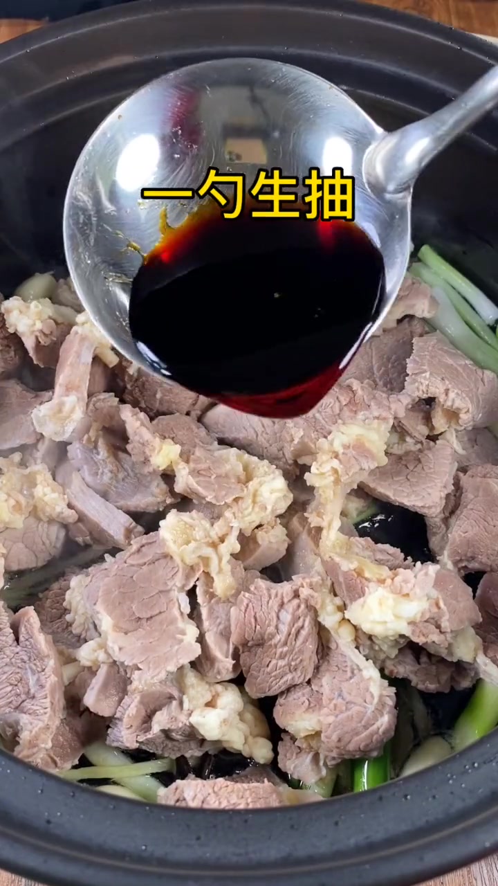 家庭版炖砂锅牛肉,你试试这个方法,全家人都爱吃,味道好极了!