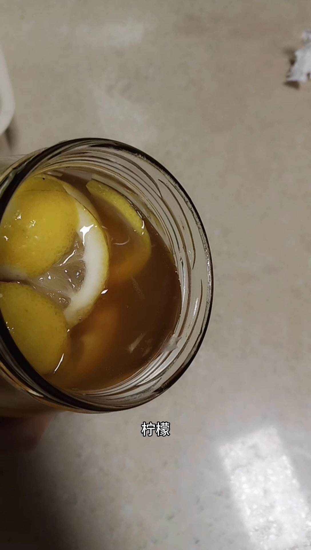 彩凤老师泡了美容养颜蜂蜜柠檬水,夏天喝还可以减重哦