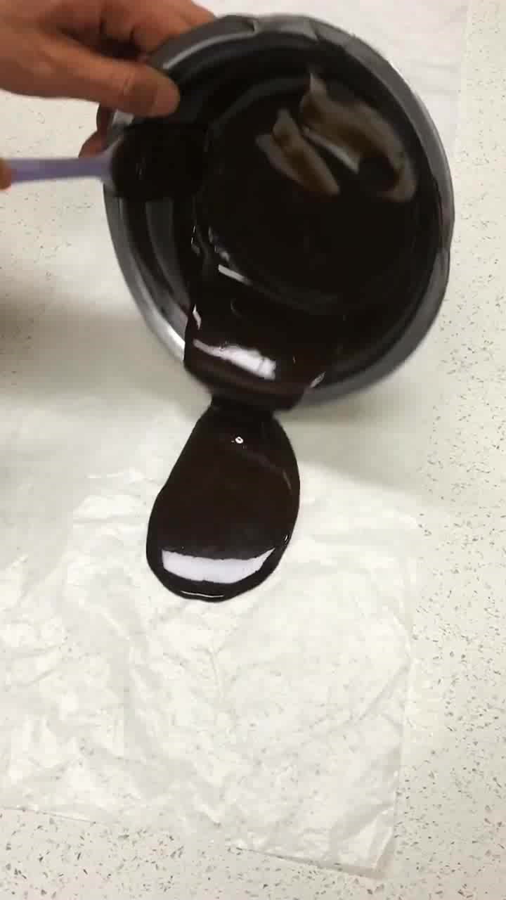 创意黑森林草莓蛋糕,师傅有意做出未经修饰的自然感,成品好高级