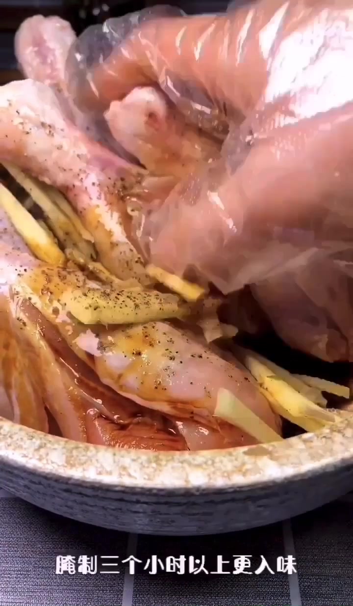 方便快捷,简单易学的减肥版无油蒸鸡腿!肉质鲜嫩,营养又减脂
