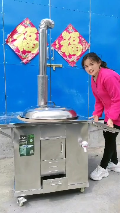 移动老灶台铁锅炖大鱼