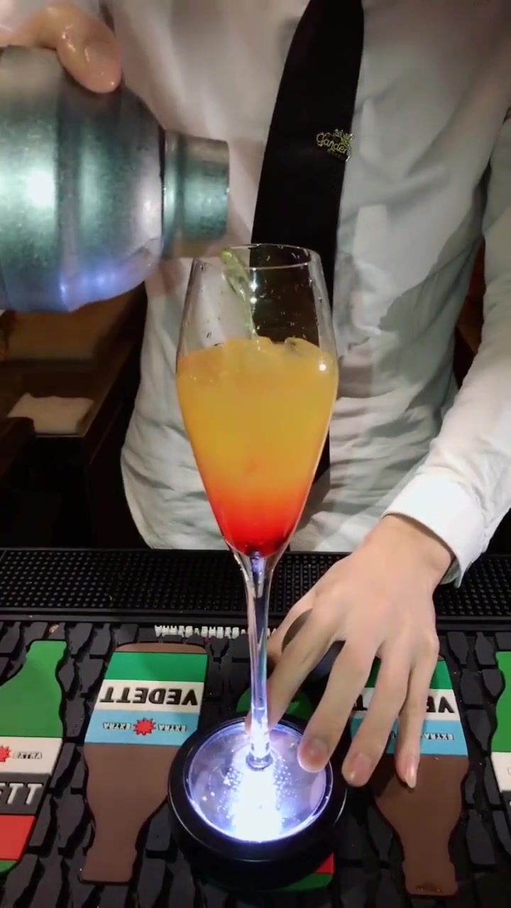 鸡尾酒:八号当铺,再发一遍,不火我也没办法了!