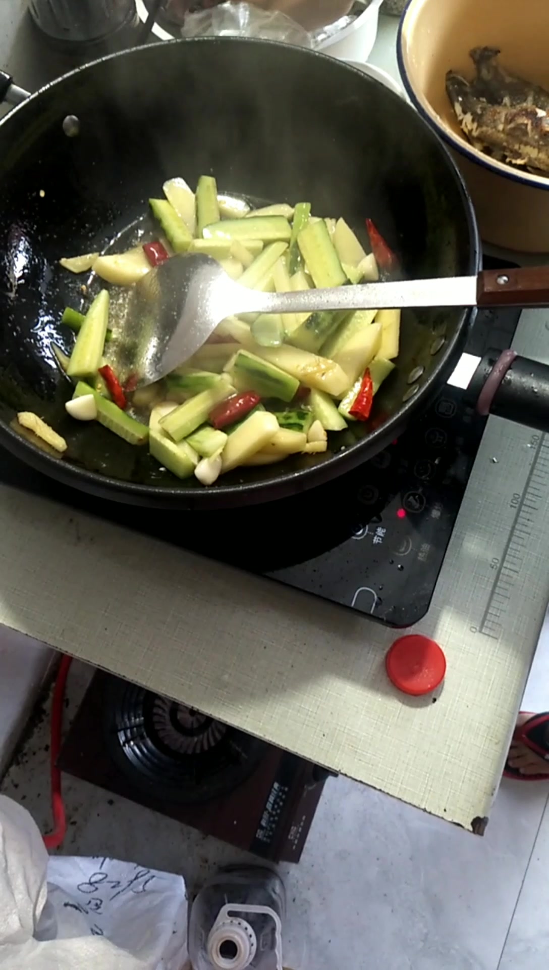 黄刺鱼炖豆腐,这样做营养美味,汤香浓郁,非常好吃哦!