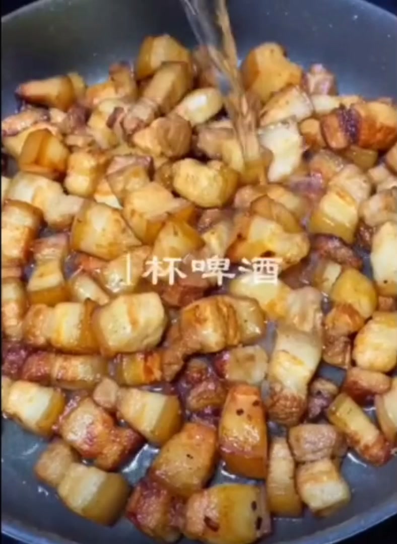 美味的卤蛋红烧肉