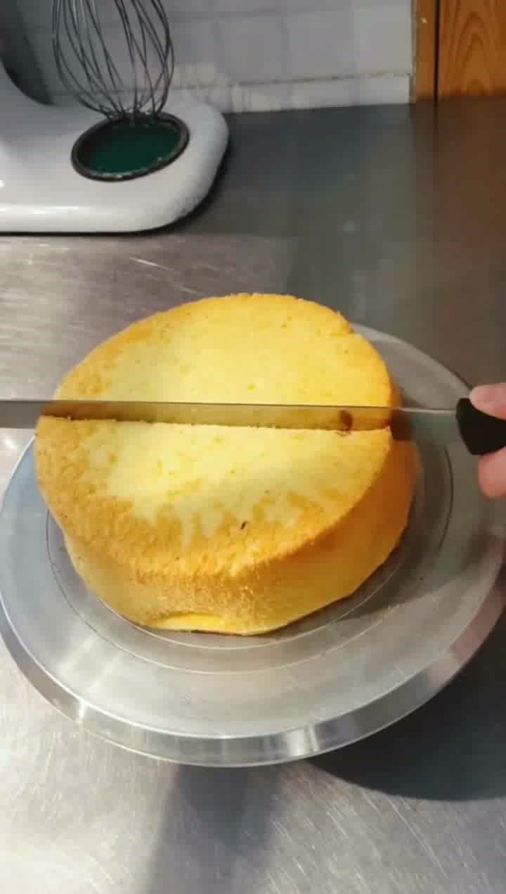 颜值爆表!心形白奶油红草莓蛋糕,这成品妥妥的表白利器,我爱了