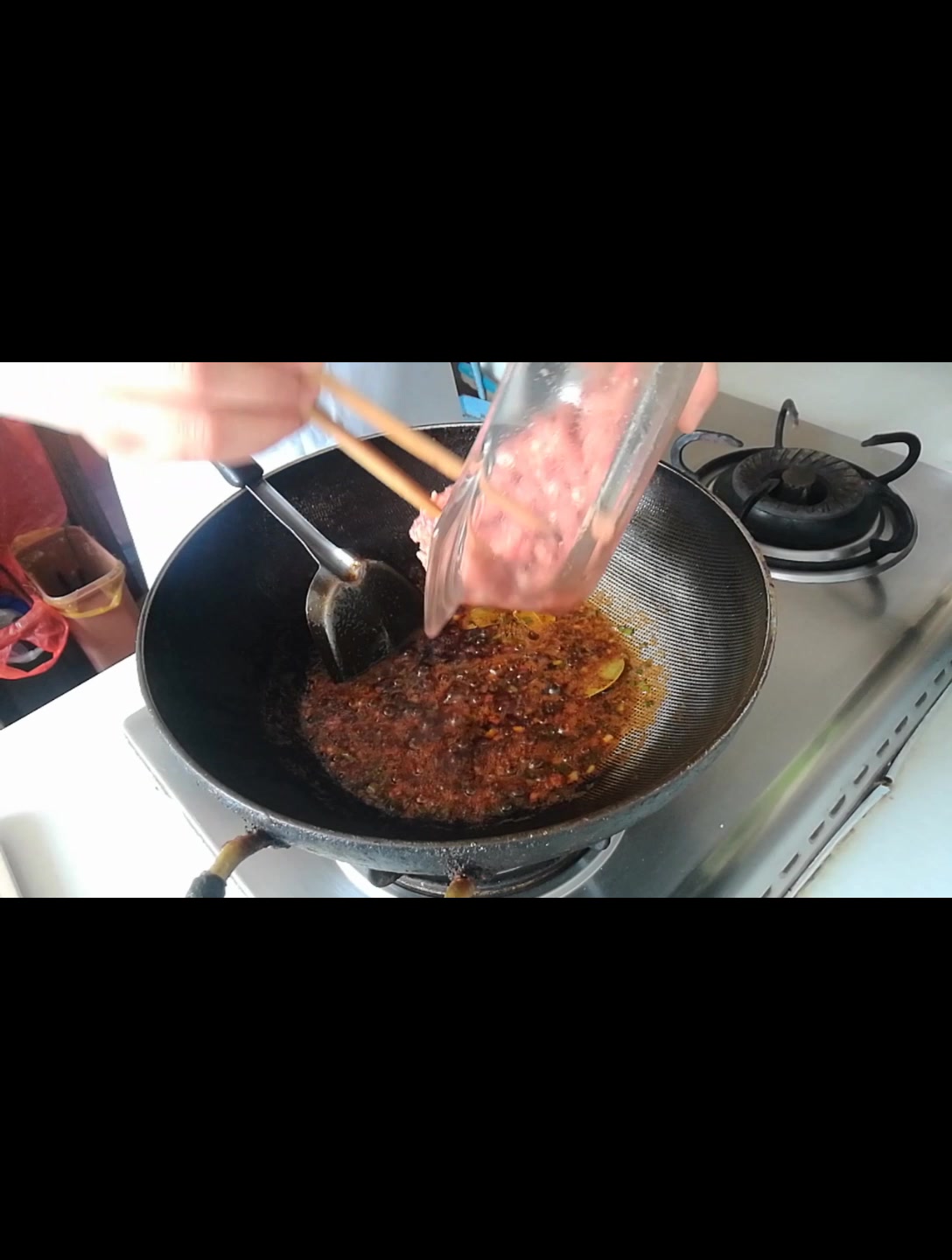 牛肉炸酱面,简单易操作,色香味俱全,老公边吃边喊:再来一碗!