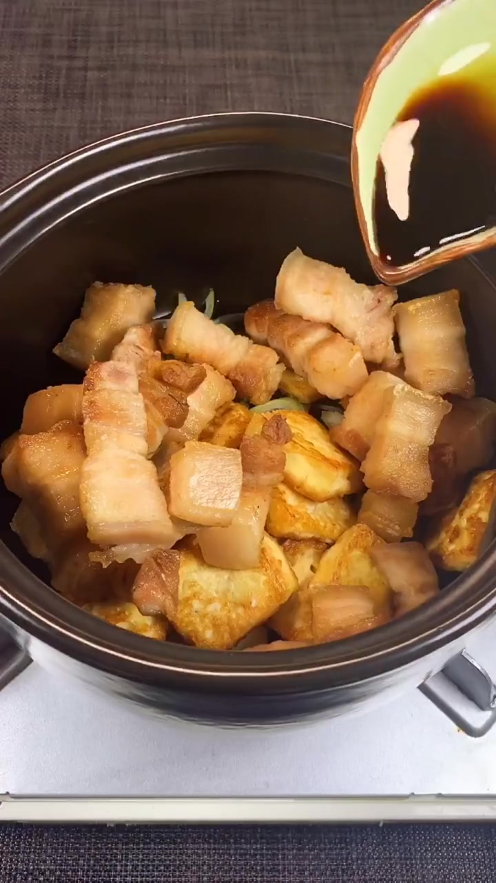 你知道五花肉怎么做才好吃吗?这样做出来的红烧肉,太下饭了!