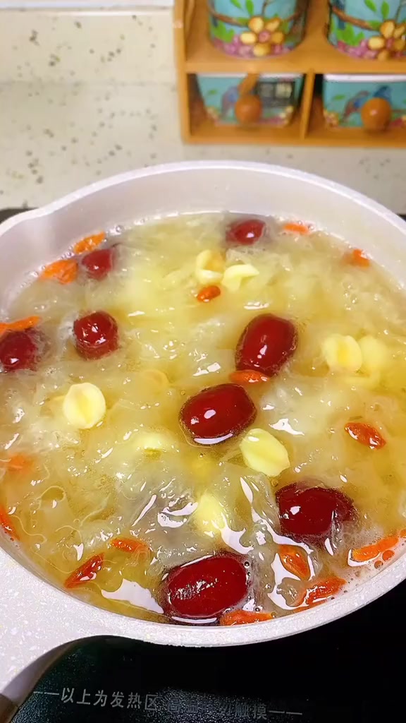 好喝的银耳红枣汤