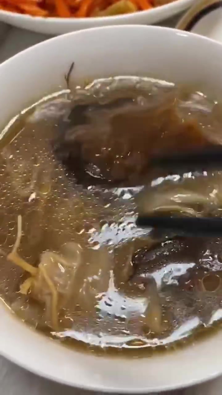 吃花胶怕腥?可以放点白参须或西洋参一起炖煮,一点腥都没有噢