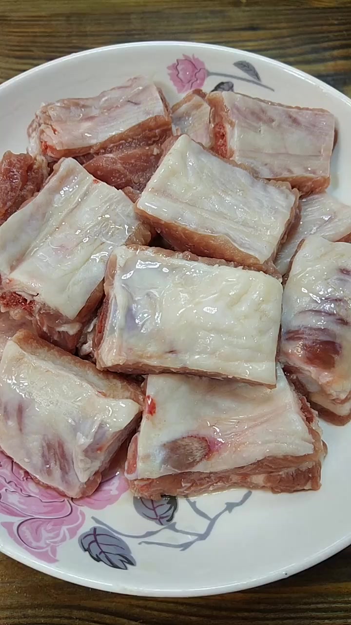 玉米排骨汤,营养又美味,让你吃肉吃到够