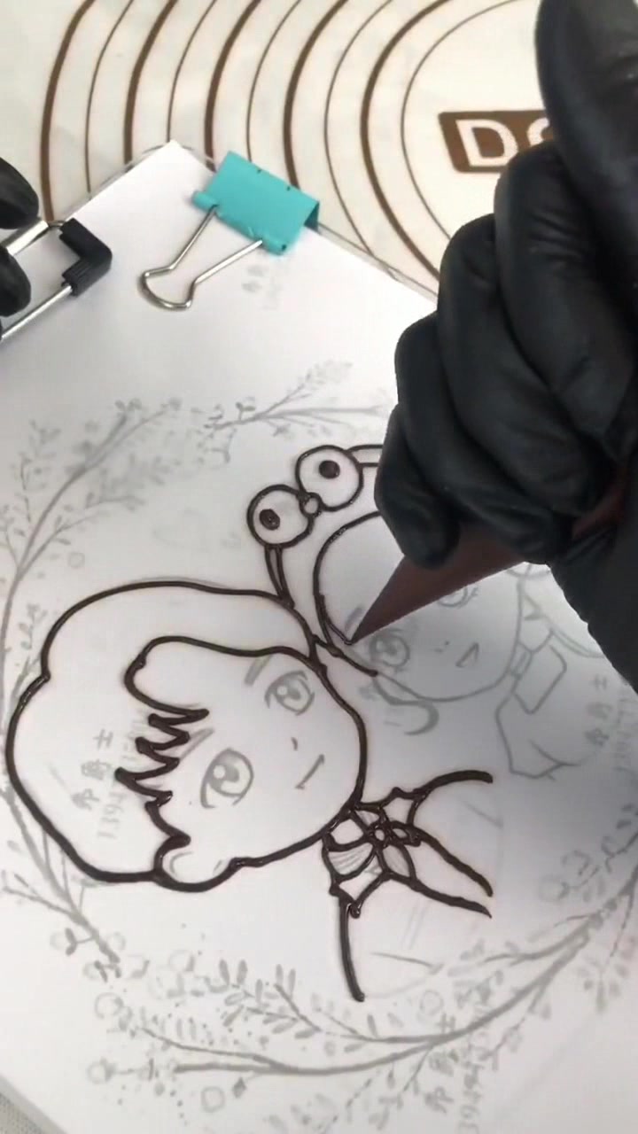 原来梦想成为蛋糕师,看完这视频果断放弃,没有美术功底是不行的