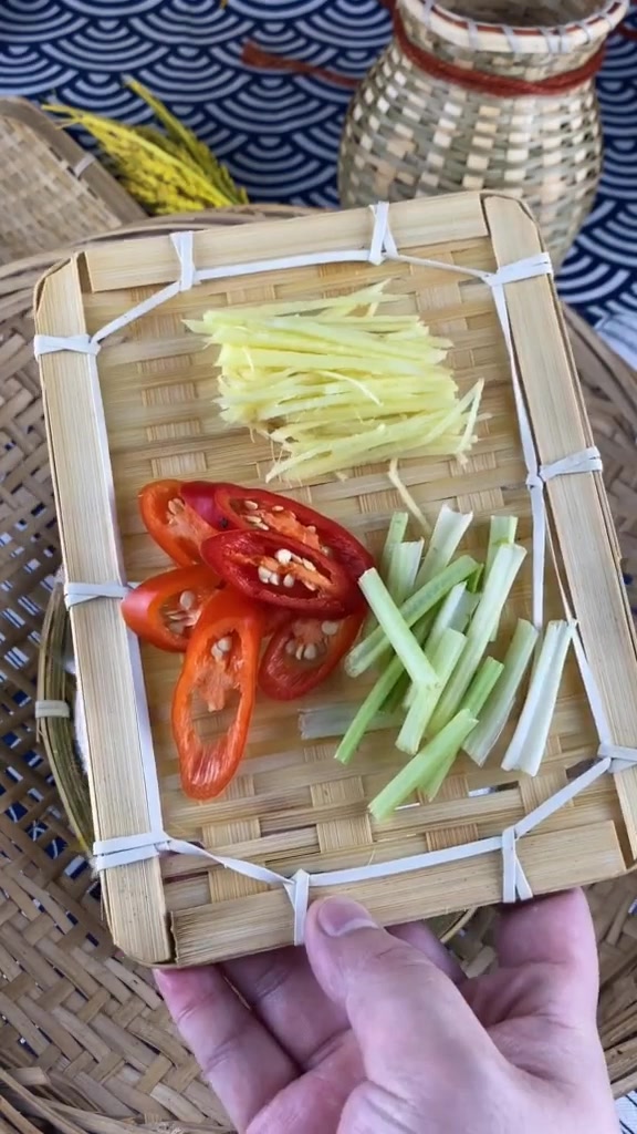 豆酱煮金钱花鱼(油叶鱼)