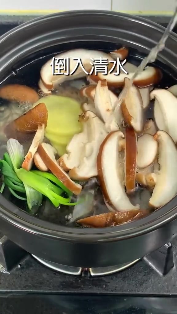 鲫鱼汤最营养的做法,汤和牛奶一样白,美味不腥