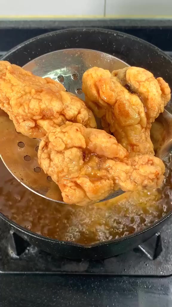香酥炸鸡腿,炸鸡翅用这样的方式一点不难,你学会了吗