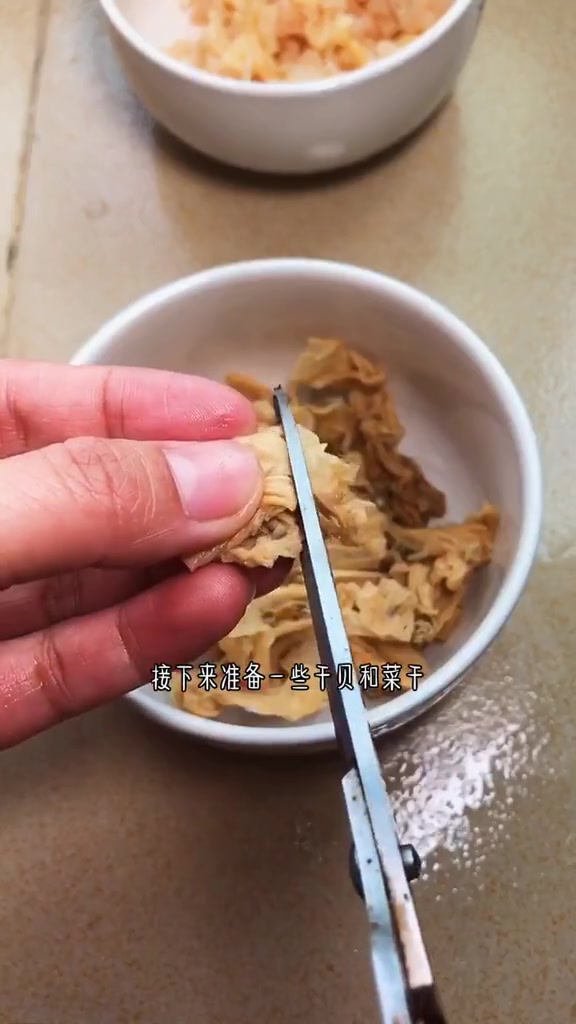 咸骨粥,味道鲜美、浓浓的咸骨香味,降火又补钙