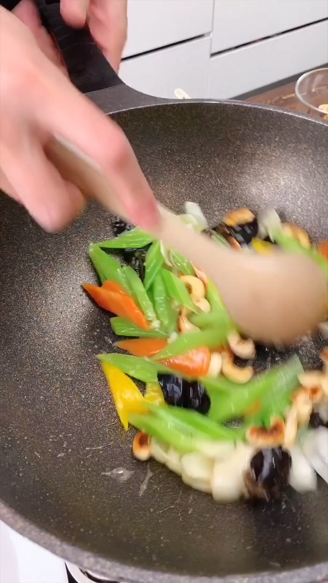 西芹百合这样做,必酒店的还好吃