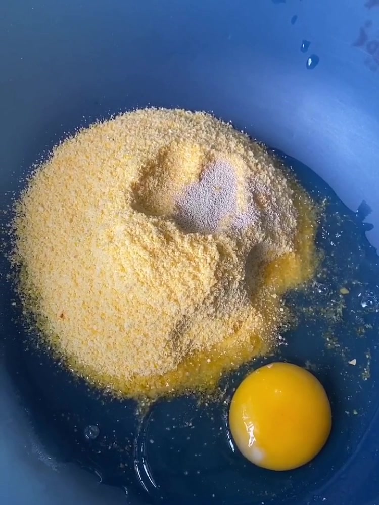 钓鱼:玉米面粉 做野钓鲫鱼鲤鱼的饵料