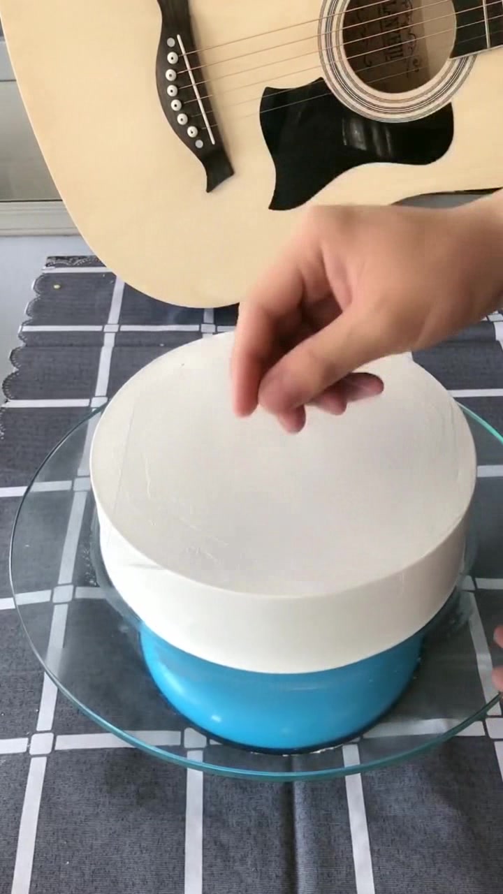 当手头只剩下白奶油时,学学高级甜品大师的做法,蛋糕特别上档次