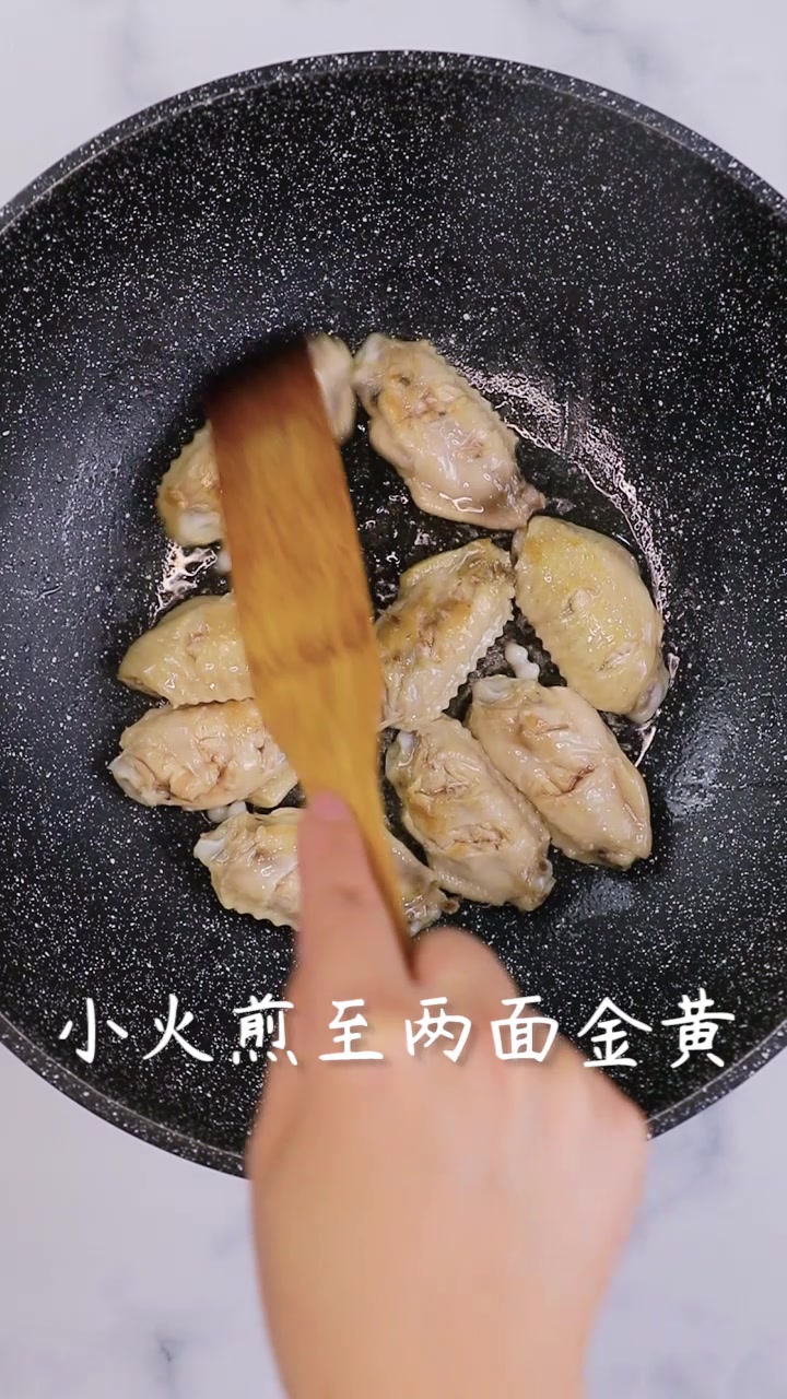做了几十年可乐鸡翅,正确做法原来是这样,不用老抽,颜色更好看