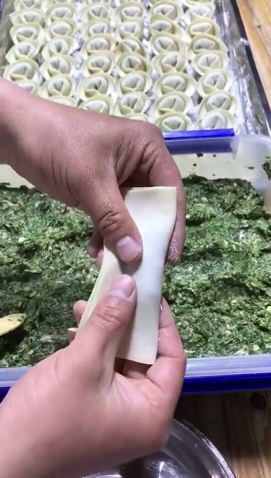 见识一下元宝馄饨的包法,看到这一幕,你学会了吗!