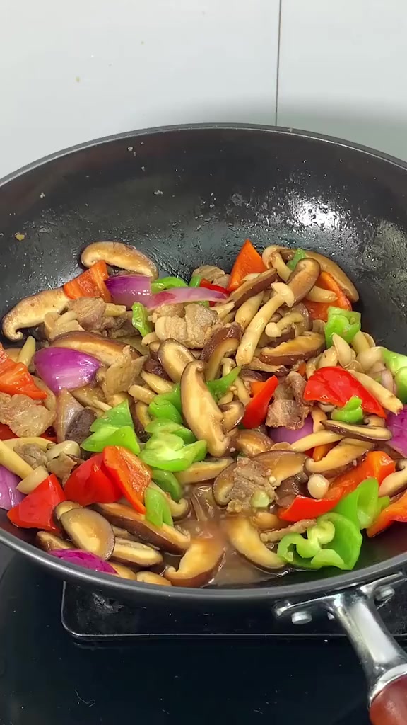 大厨教你素炒双菇做法,简单美味,营养丰富,一次一盘不够吃
