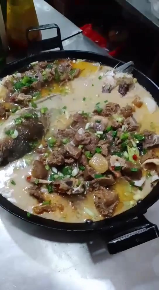 鱼头炖羊肉吊锅出炉