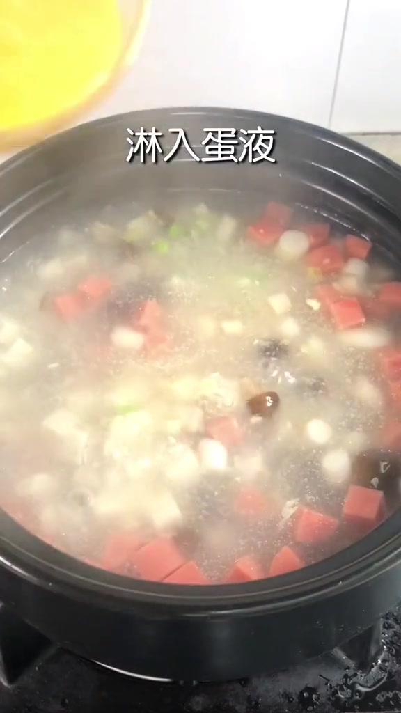 鲜到掉眉毛的三鲜菌菇汤～真的好喝到飞起来!