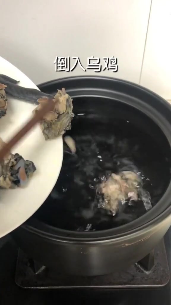 这样炖鸡汤不要太好喝,味道鲜美,营养丰富,暖暖的