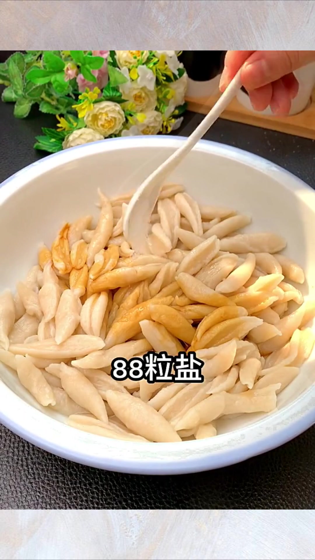 一把剪刀一块面,陕西人最爱吃的剪刀面,做法超简单,人人都爱吃