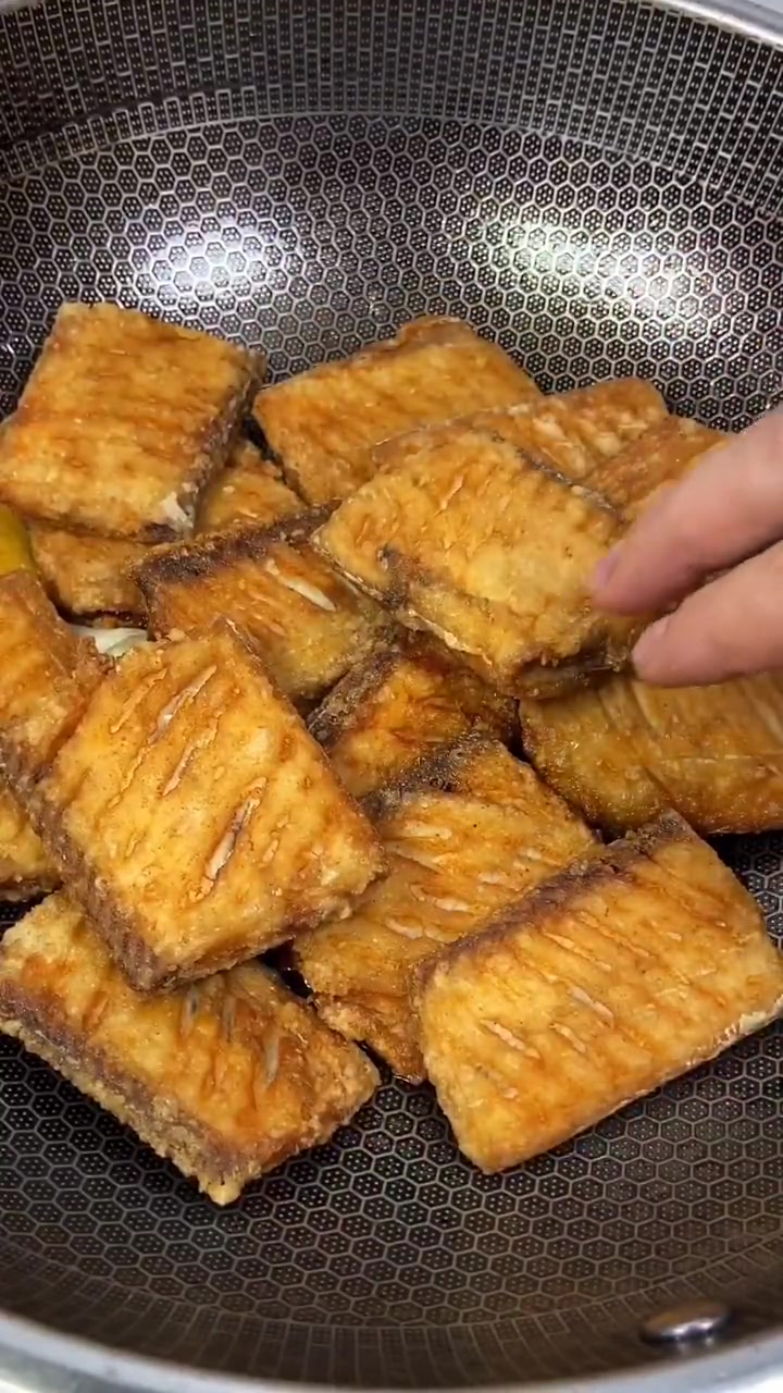 红烧带鱼的家常做法,吃起来太美味了,赶紧做做试试吧!