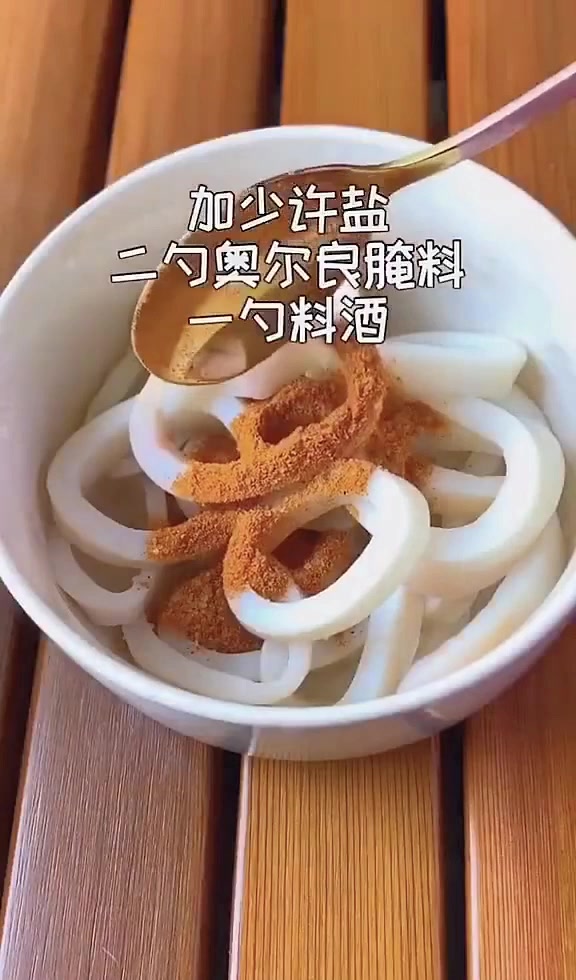 香酥鱿鱼圈,香酥可口,做法简单,在家里也可以自己做