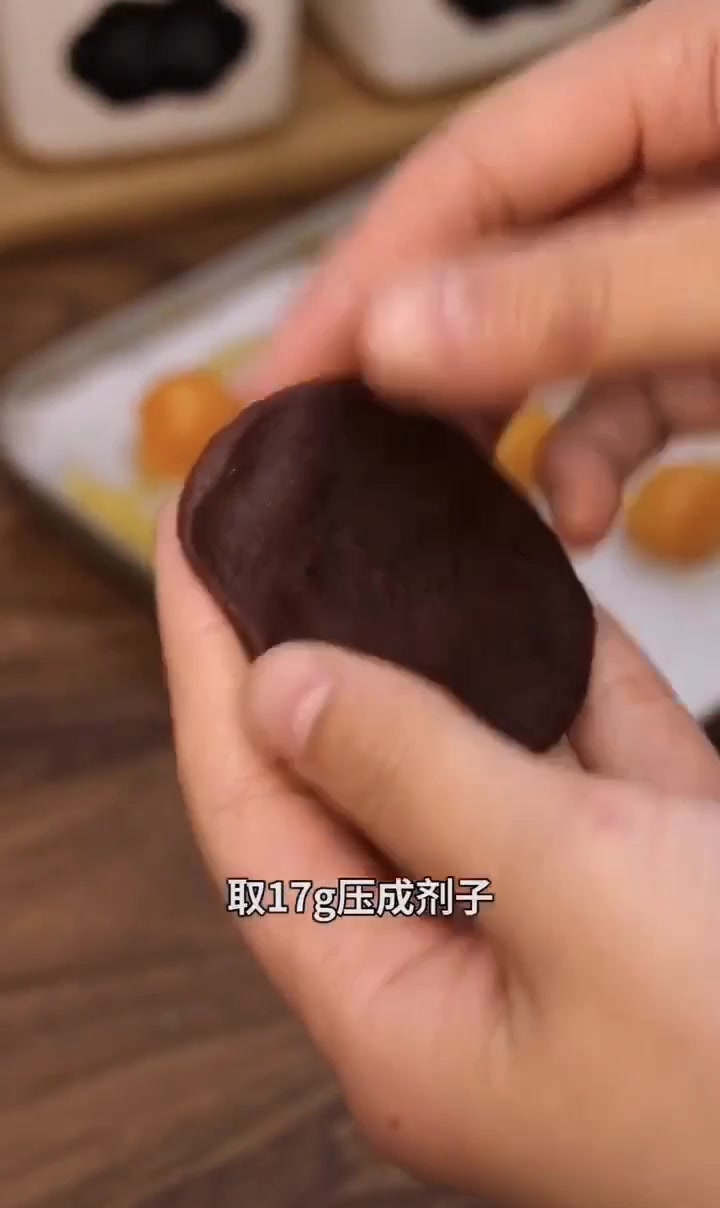 外面卖15元一个的蛋黄酥,教您在家做,包您一学就会