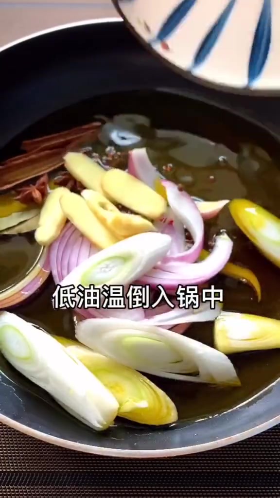 辣椒酱的家常做法,又香又辣下饭来二勺,根本不用其它菜了