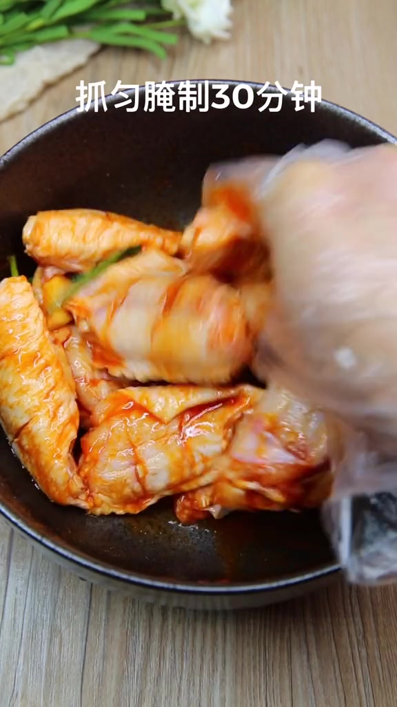 奥尔良炸鸡翅的家常做法,酥脆可口,鲜嫩多汁,孩子超爱吃!