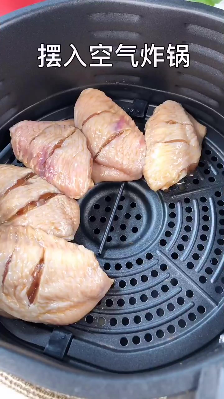 好久没吃鸡翅了,这么做的香炸鸡翅,外酥里嫩,贼好吃