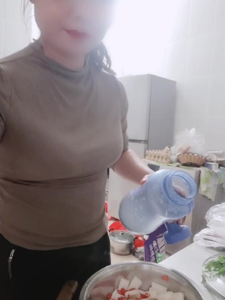 下班做的香肠紫包菜香菜蛋花汤