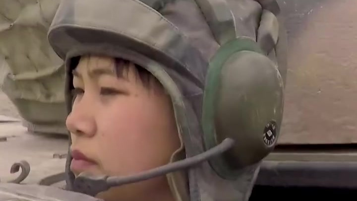 巾帼不让须眉!【帅气!平均年龄不到22岁,她们是驰骋在天山脚下的坦克女兵】近日,新疆军区某